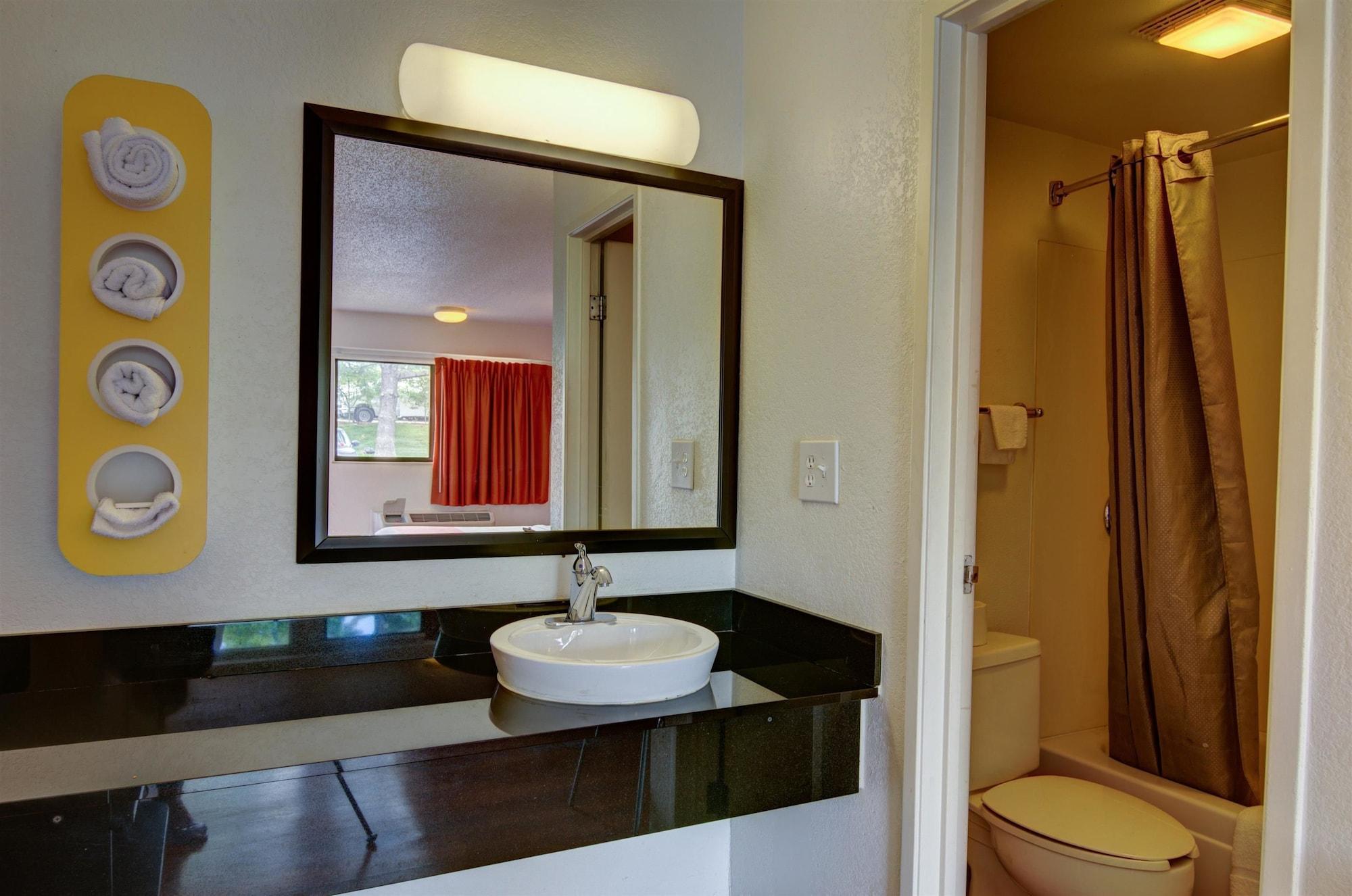 Hotel 6-kansas City, Mo Kansas City