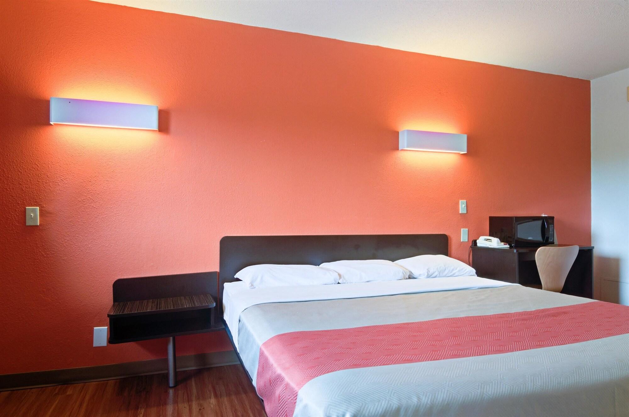 Hotel 6-kansas City, Mo