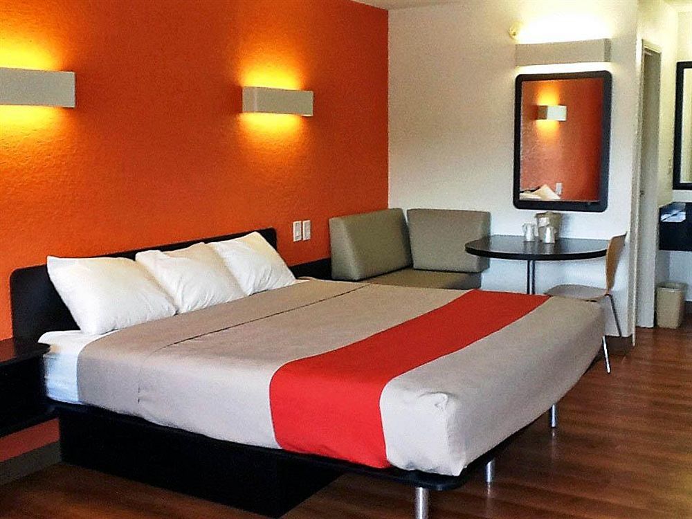 Hotel 6-kansas City, Mo