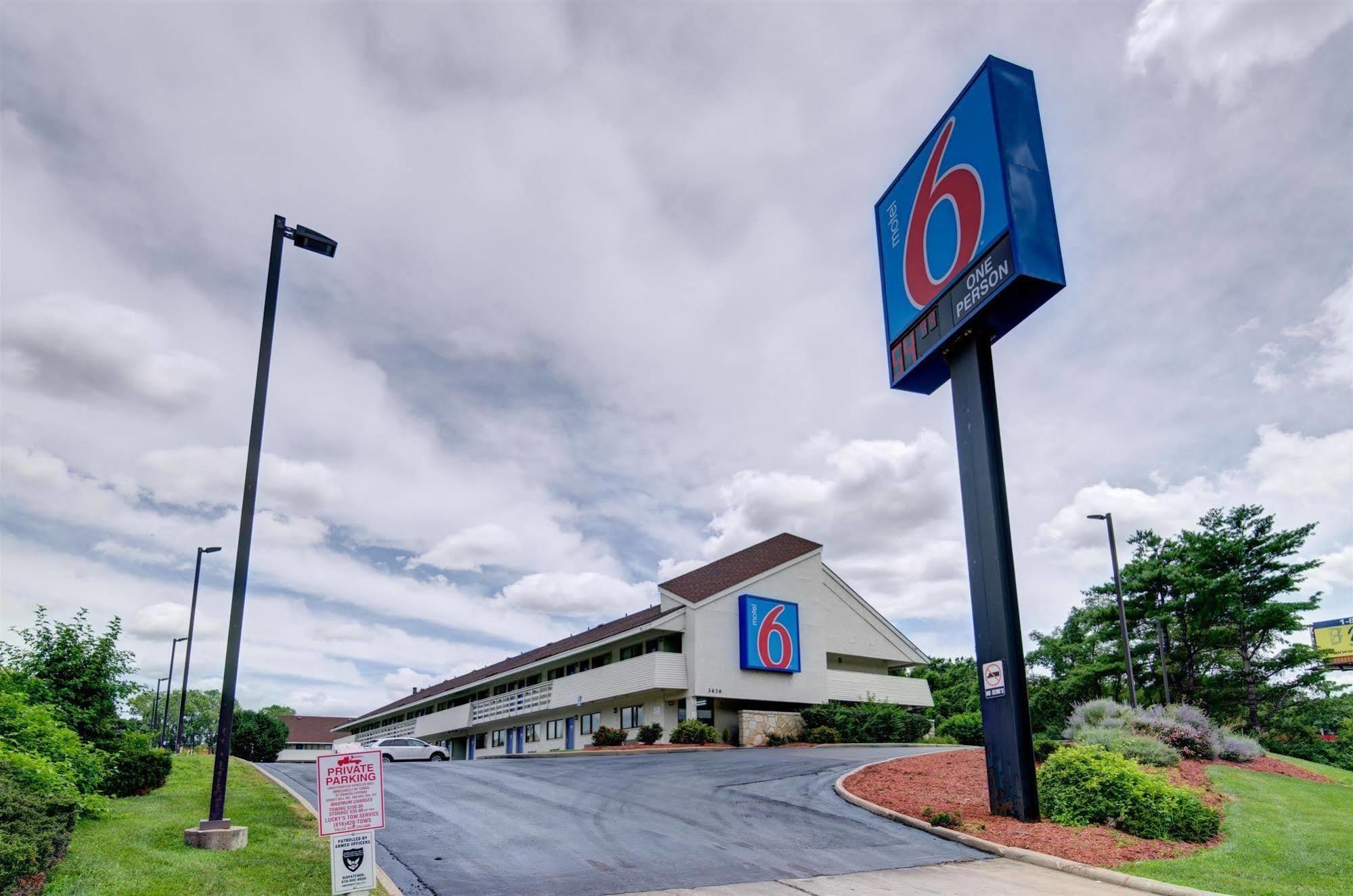Hotel 6-kansas City, Mo